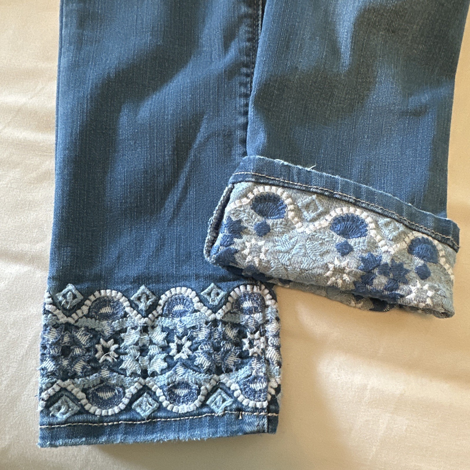 White House Black Market Women’s Medium Wash Blue Denim Skinny Crop Jeans 2