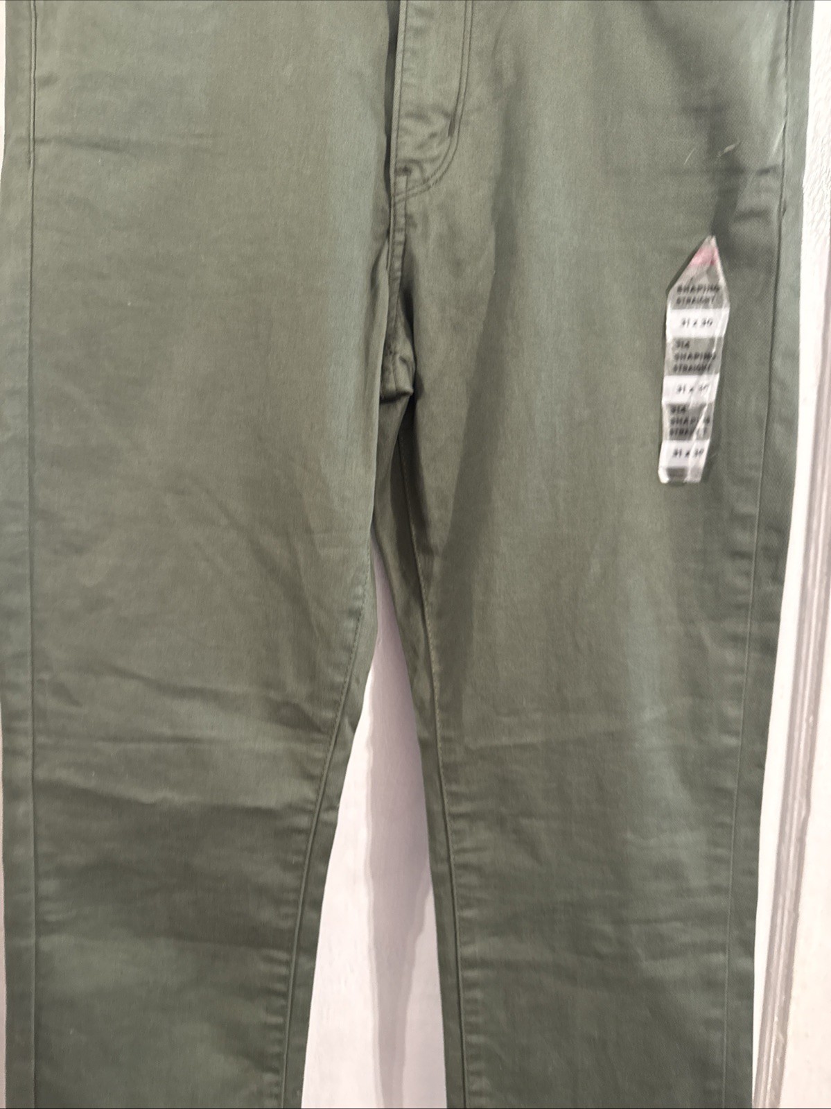 LEVIS 314 SHAPING STRAIGHT JEANS HYPERSOFT MID RISE SIZE 31 X 30. NEW $69.50