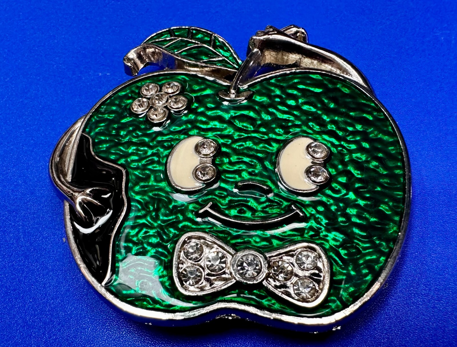 Scared Green Apple Face – Rhinestones Accented Cartoon Novelty Fun Belt Buckle