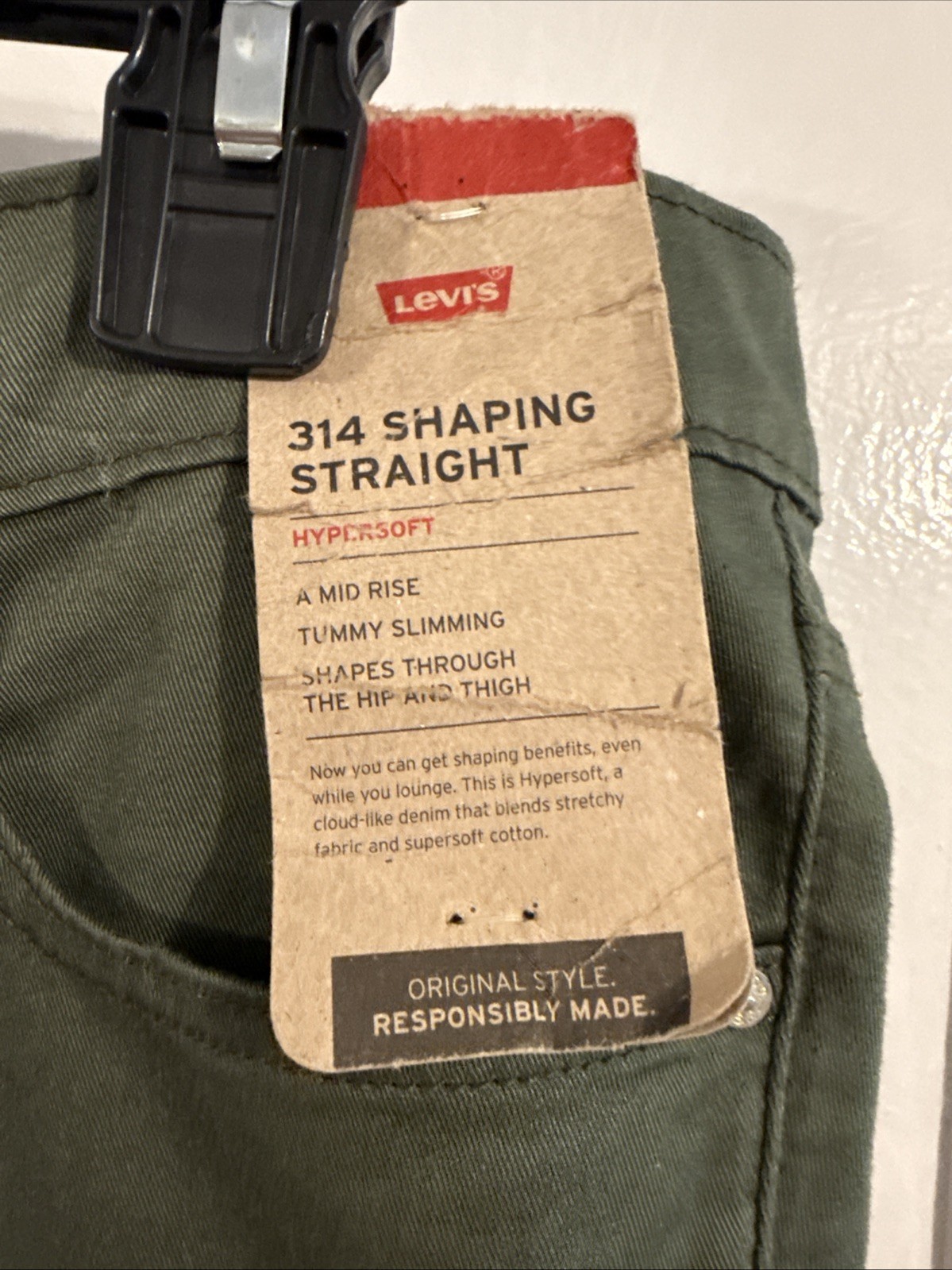 LEVIS 314 SHAPING STRAIGHT JEANS HYPERSOFT MID RISE SIZE 31 X 30. NEW $69.50