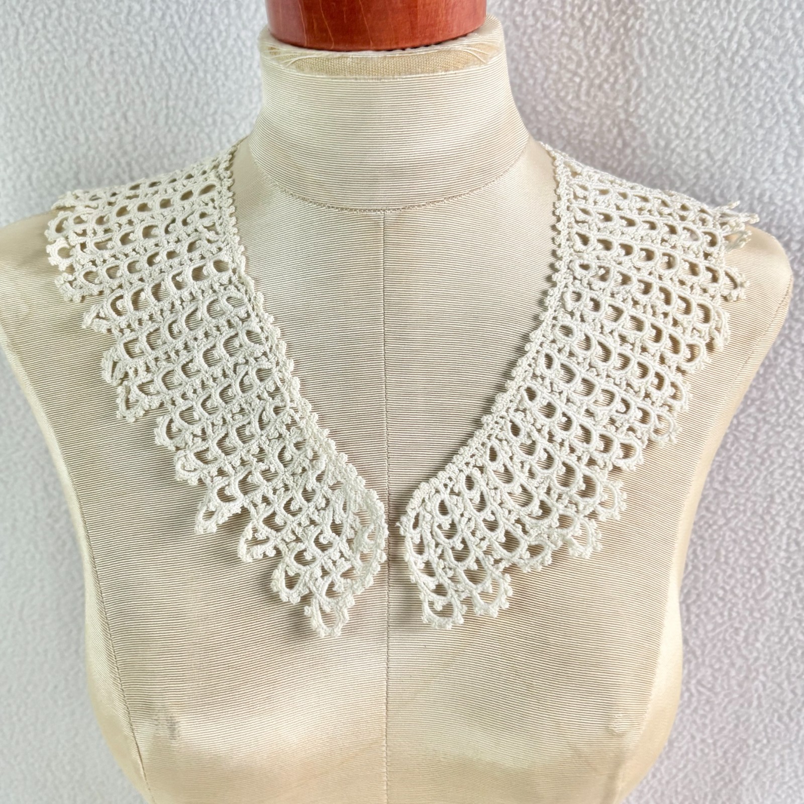 Vintage White Tatted Detached Collar