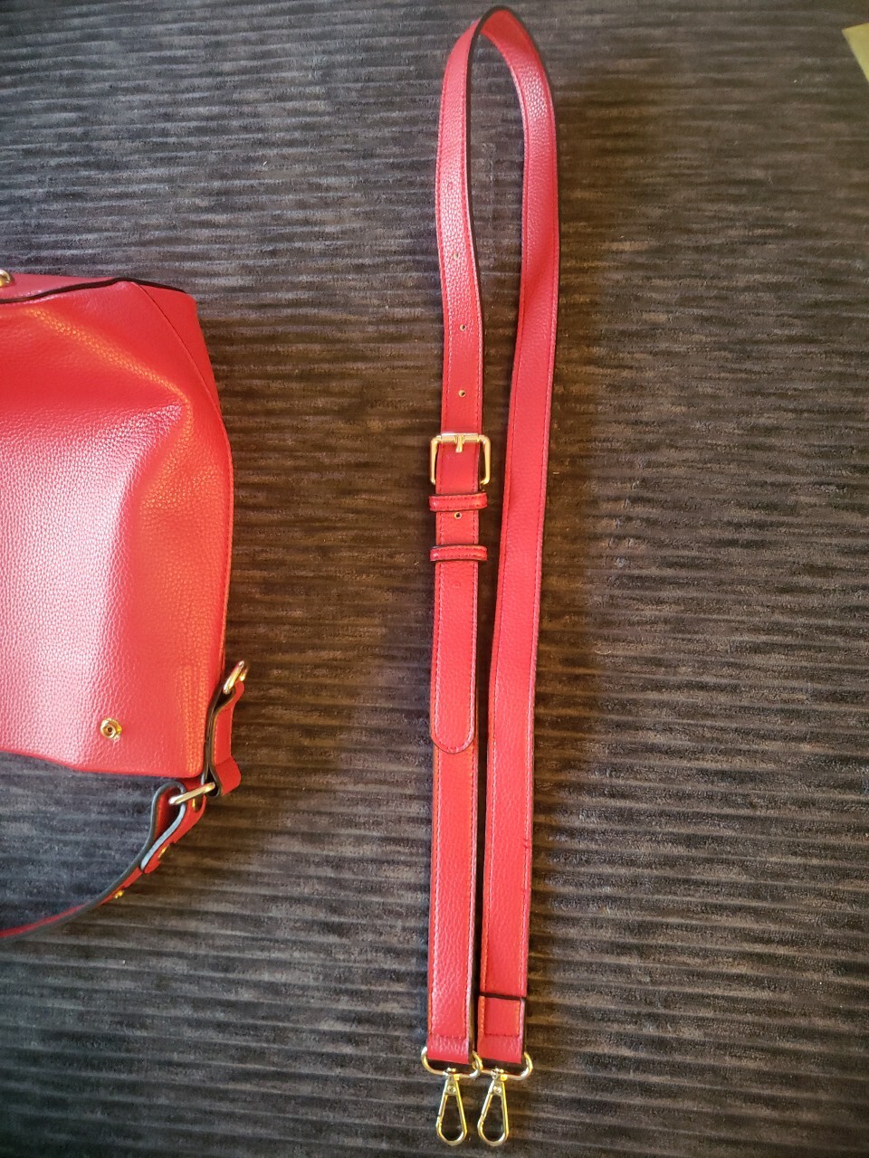 Joy SUSAN 100% Vegan Leather Hobo / Satchel Womens Purse NWOT Red