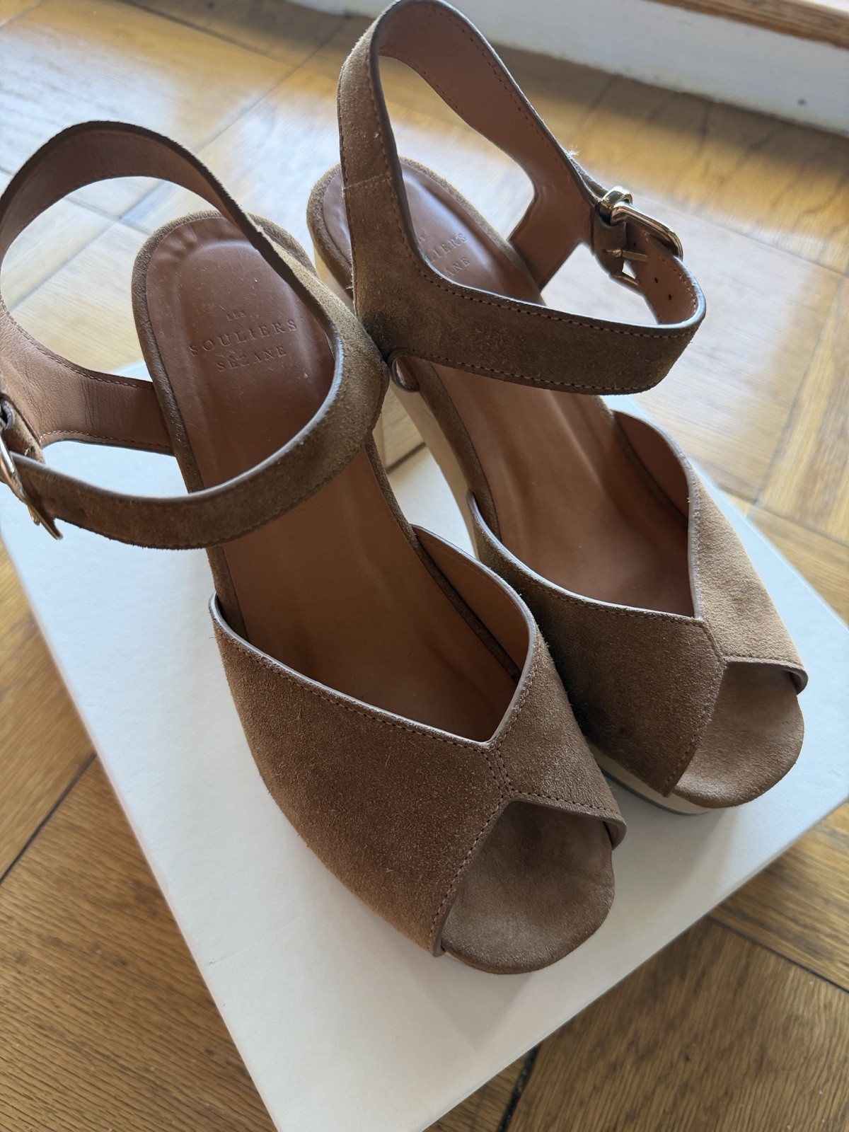 Sezane Fausta Clogs, Size 39 – Beige