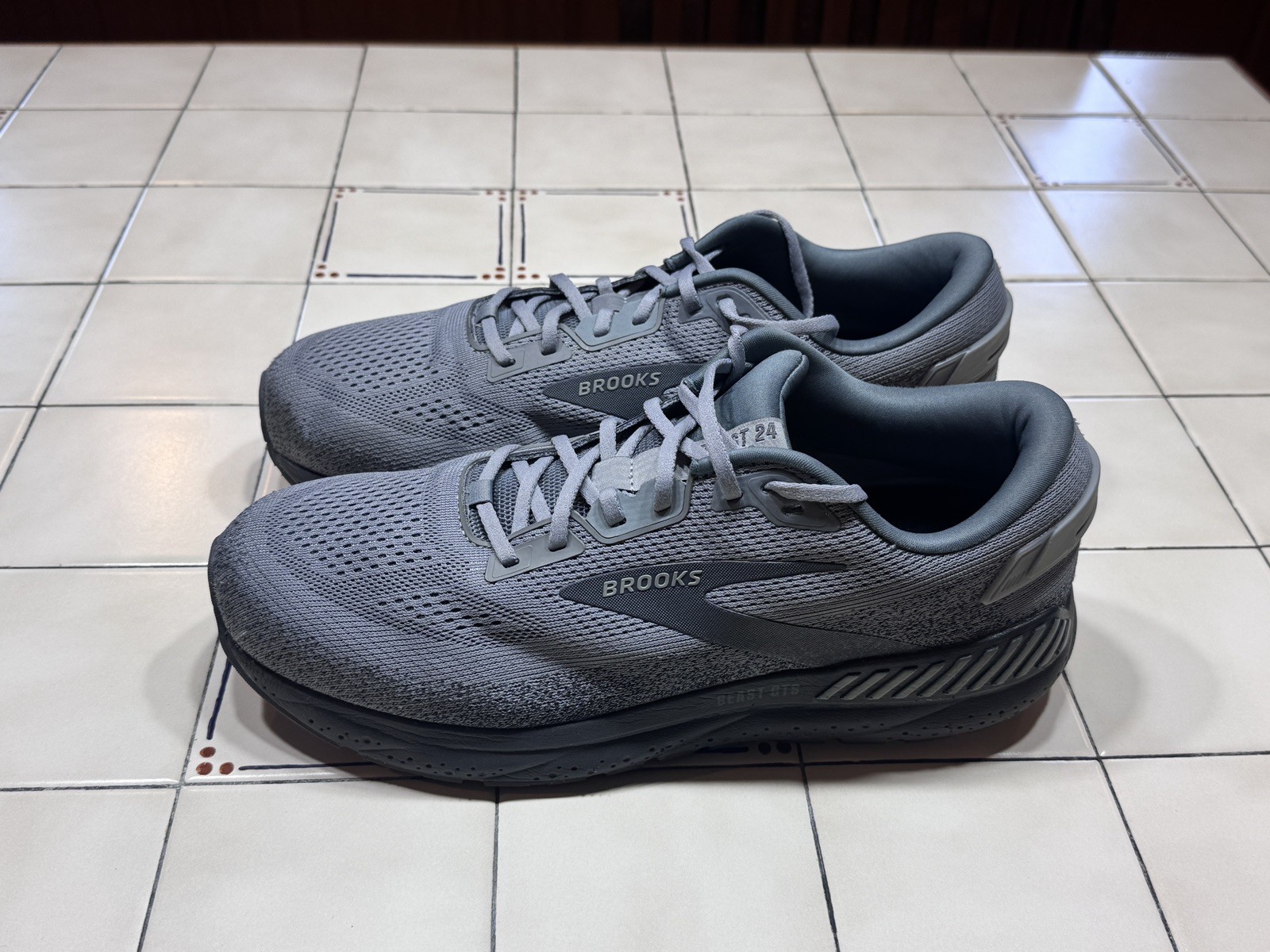 Brooks Beast GTS 24 Mens Size 13 EE Width Primer Gray/Ebony 1104251D069