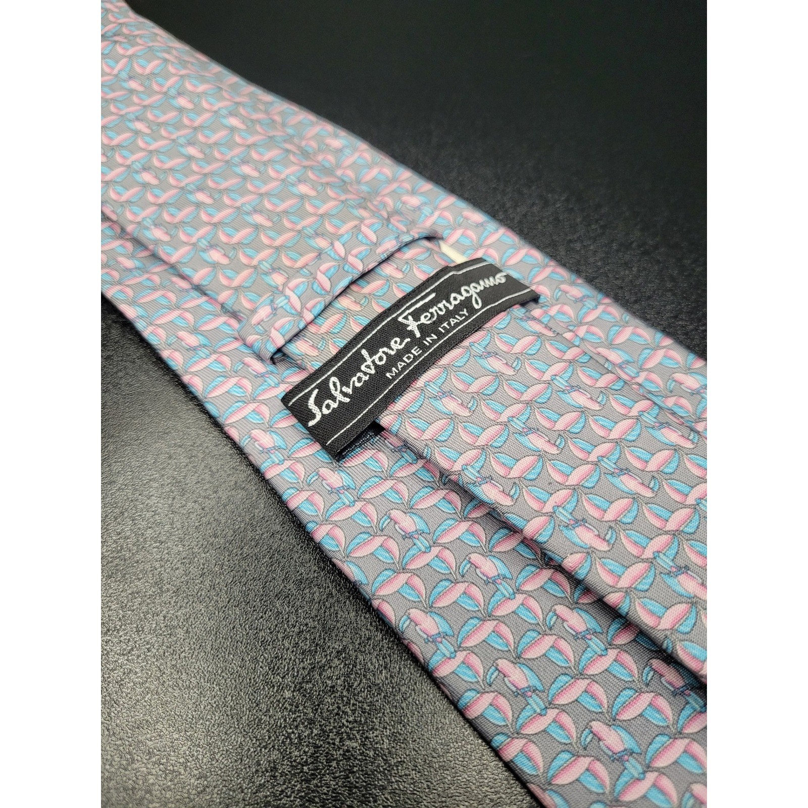 Salvatore Ferragamo Men’s Necktie Grey Blue Pink Silk 3.25″ x 58″ Excellent