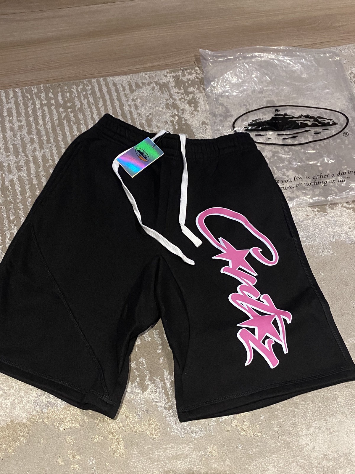 Corteiz Mens Black Shorts – Pink Logo – Medium – New