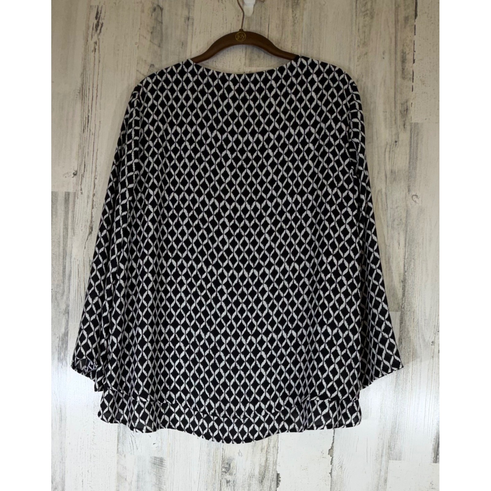 Chicos Blouse Size 1 or Medium Black White Ikat V-Neck Tunic High-Low Layered