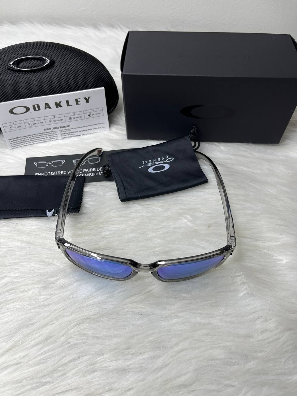 Oakley Holbrook Sunglasses Grey Smoke Clear Frame Blue Mirror Polarized Lens New