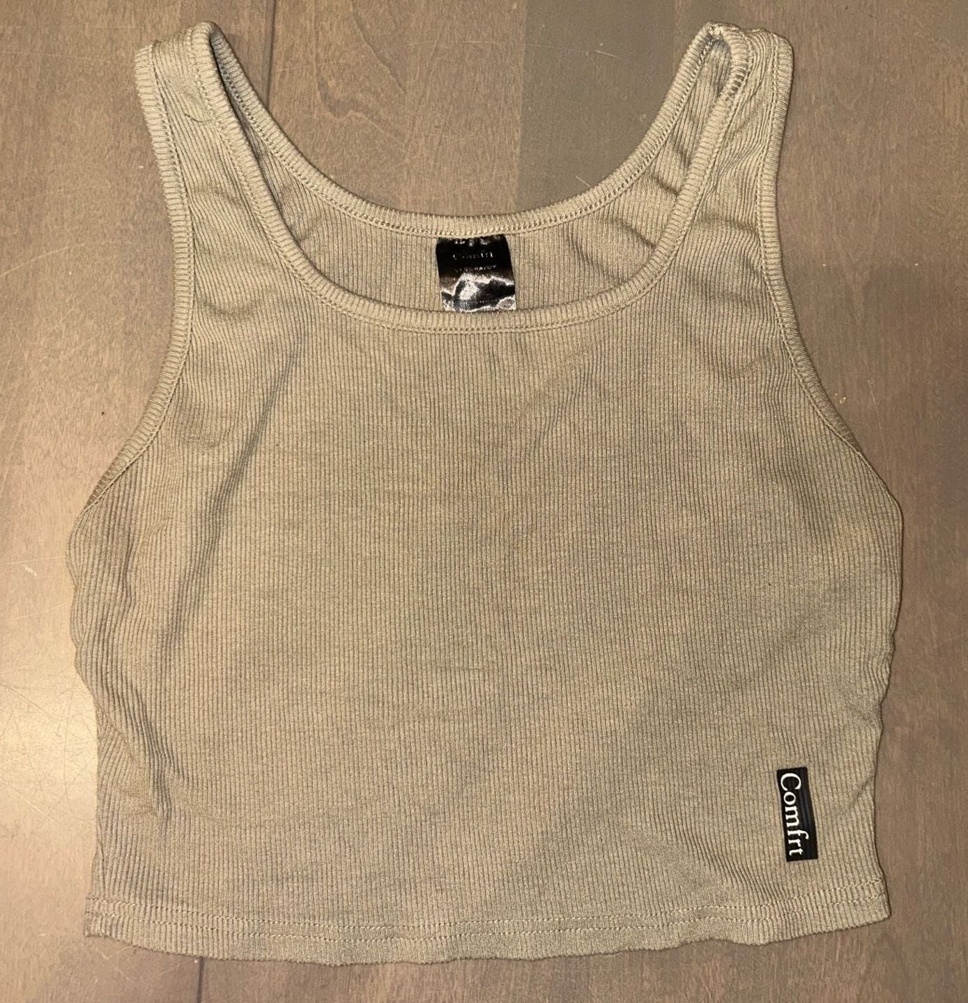 Comfrt Scoop Neck Ribbed Crop Tank Top in Sage Green