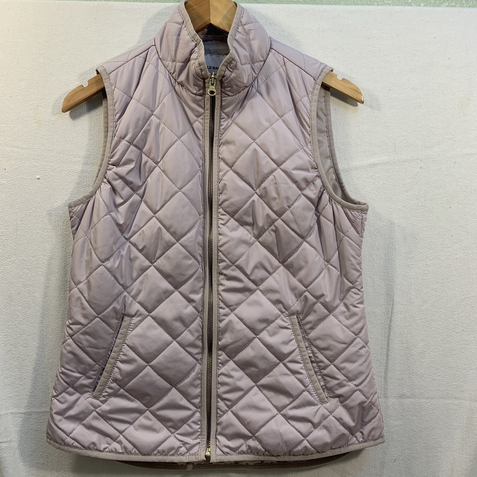 Old Navy Women’s Quilted Lightweight Vest Soft Lavender with Gold Zipper Small