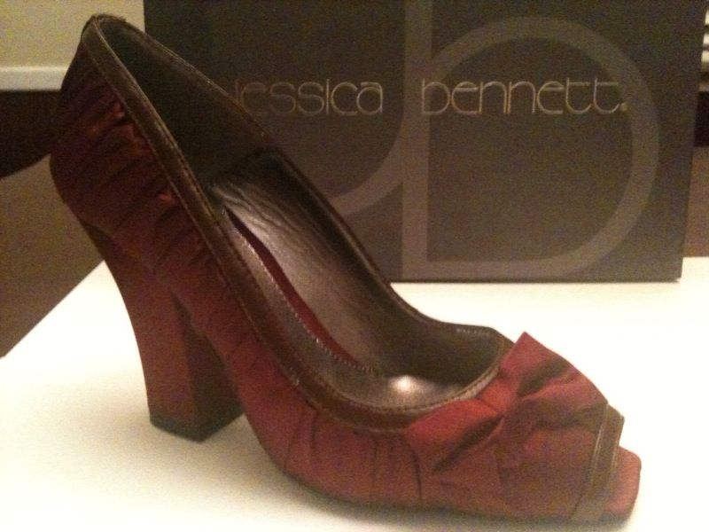 $130 JESSICA BENNETT Galena Ruched Satin Heels NEW ~ Burgundy Size 6.5