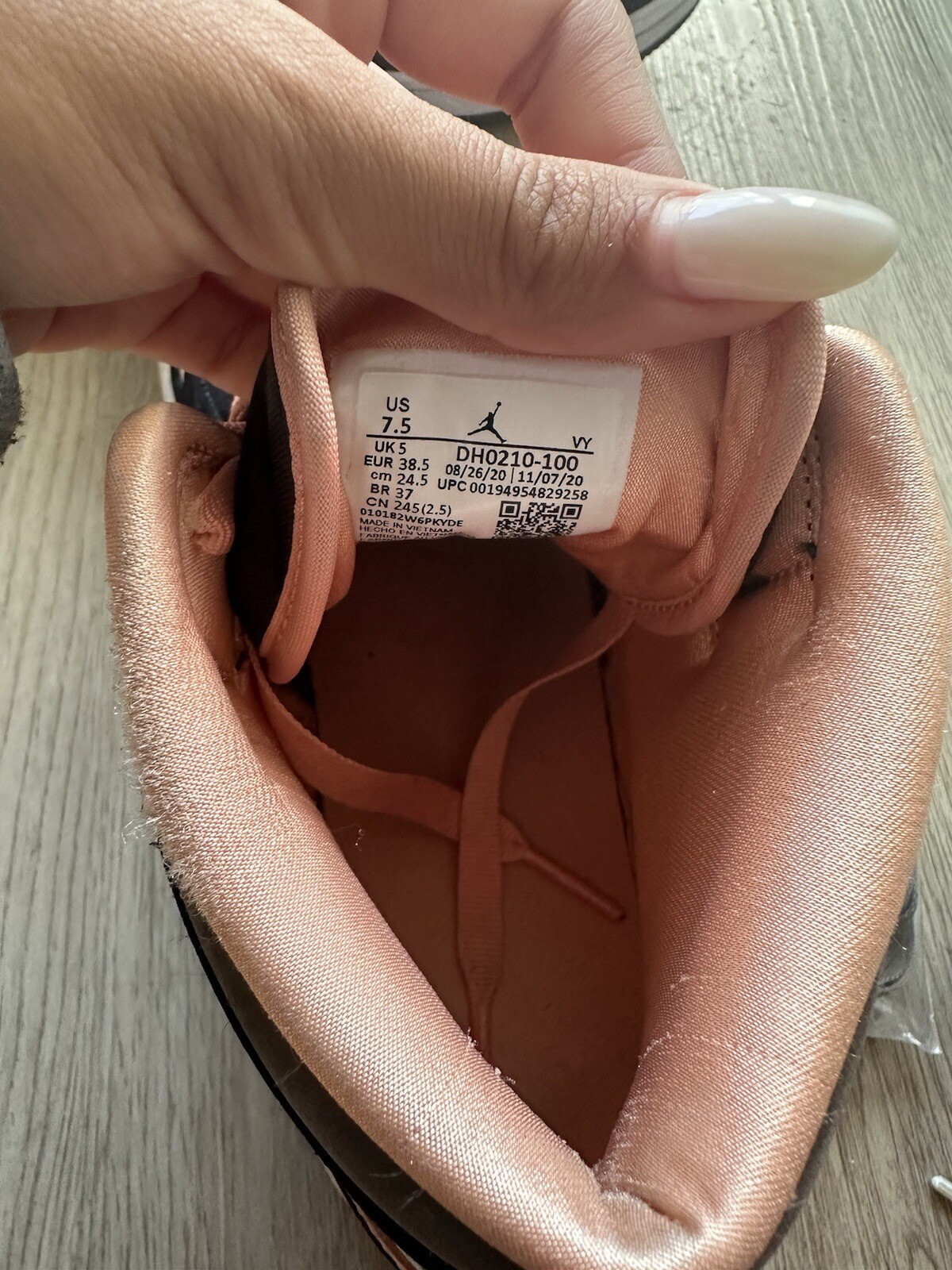 Size 7.5 – Air Jordan 1 SE Mid Peach Mocha W