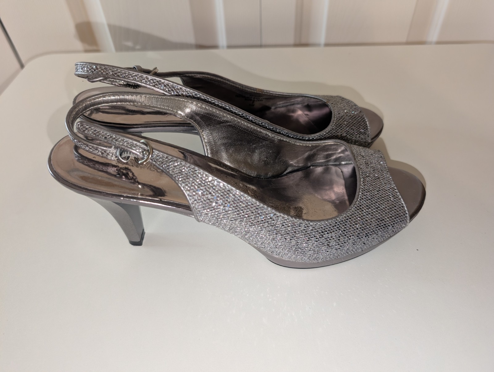 Nine West Sharina Silver Glitter Slingback Peep Toe Heels Size 9.5M Evening Shoe