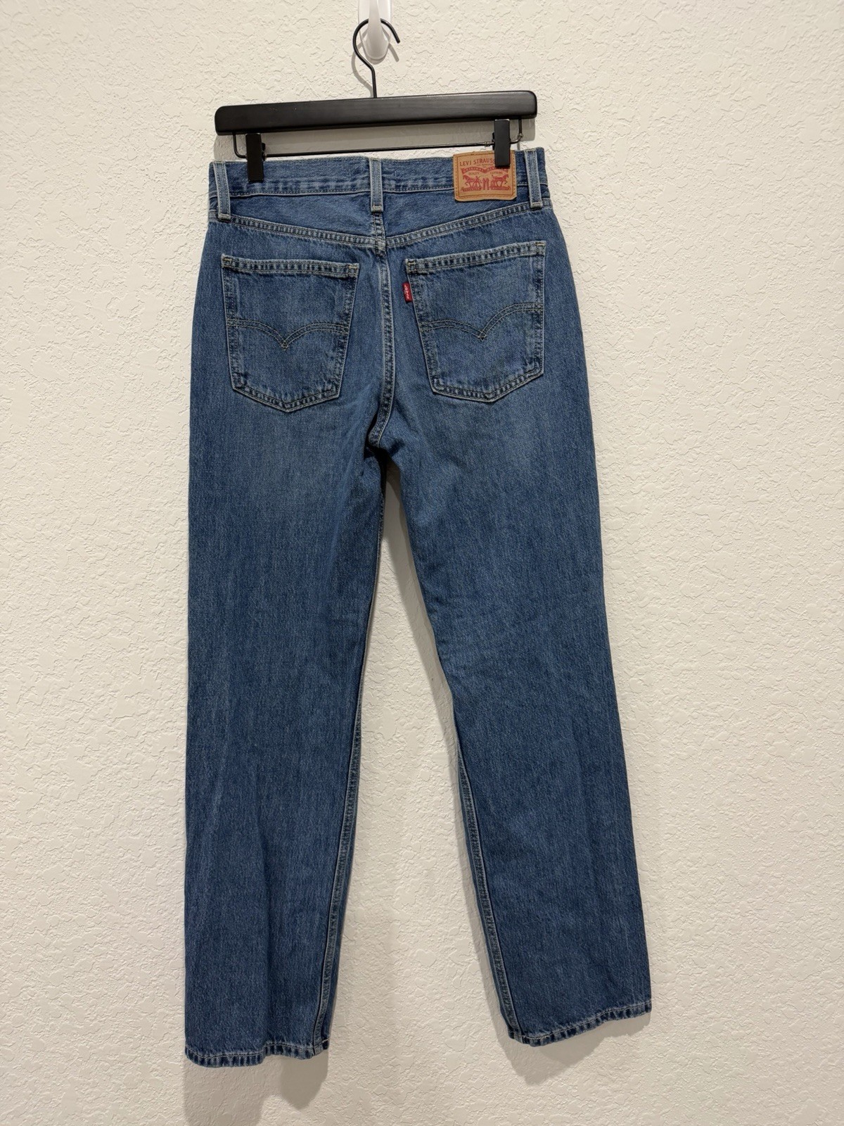 Levi’s Low Pro Straight Women’s Medium Wash Distressed Jeans Size 27