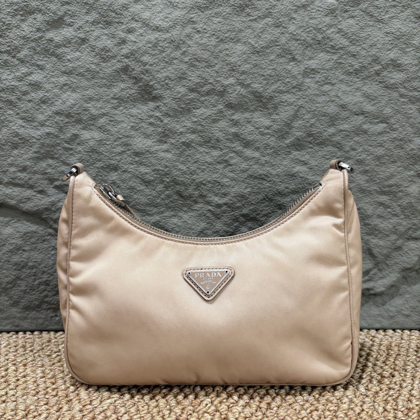 Prada Re Edition 2005 Shoulder Bag Beige Tessuto Nylon (mm1014c2)