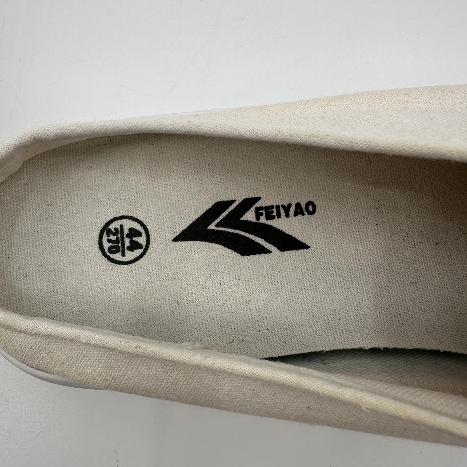 Feiyao Shoes Mens Size 270 White Canvas Slip-On Laceless Elastic Gore Casual