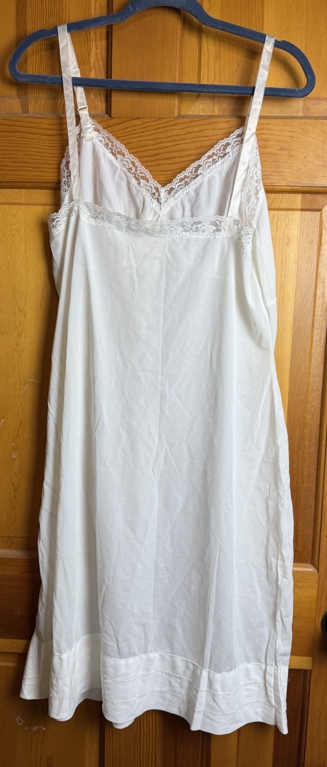 Vtg White Nylon Full Slip Snip Off Hem Style 1011 Size 40