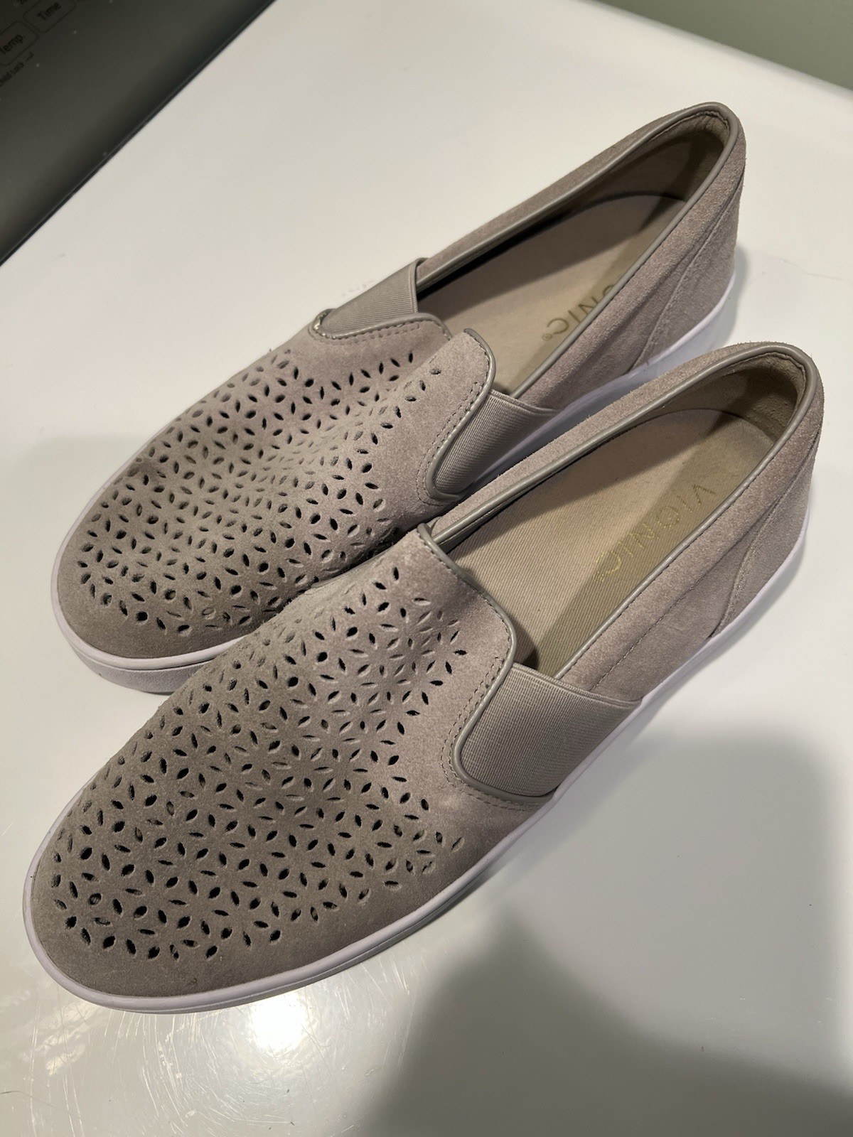 Vionic Women’s Gray Perforated Suede Slip On Comfort Kani Sneakers Shoes Sz 9