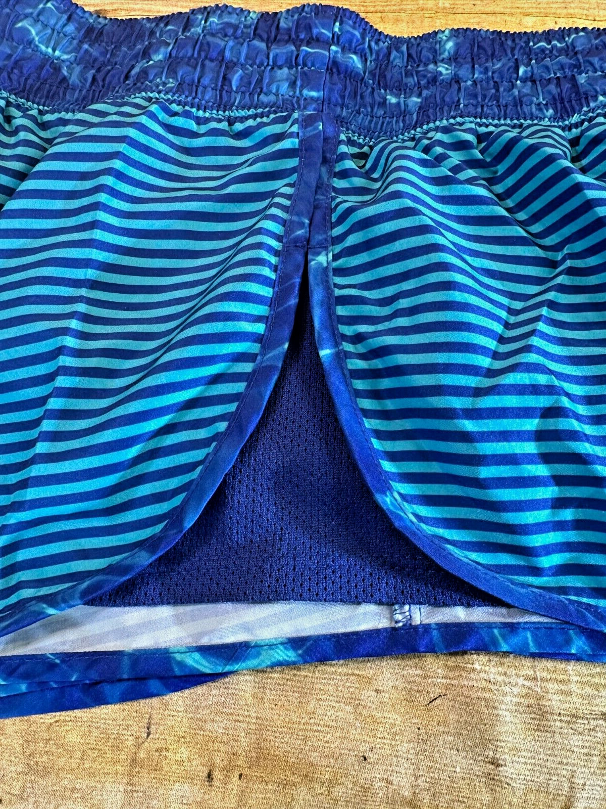 SO RUNNING SHORT SHORTS WOMEN’S XL 2.25″ BLT IN PANT BLUE GREEN STRIPE ⭐️MINT⭐️