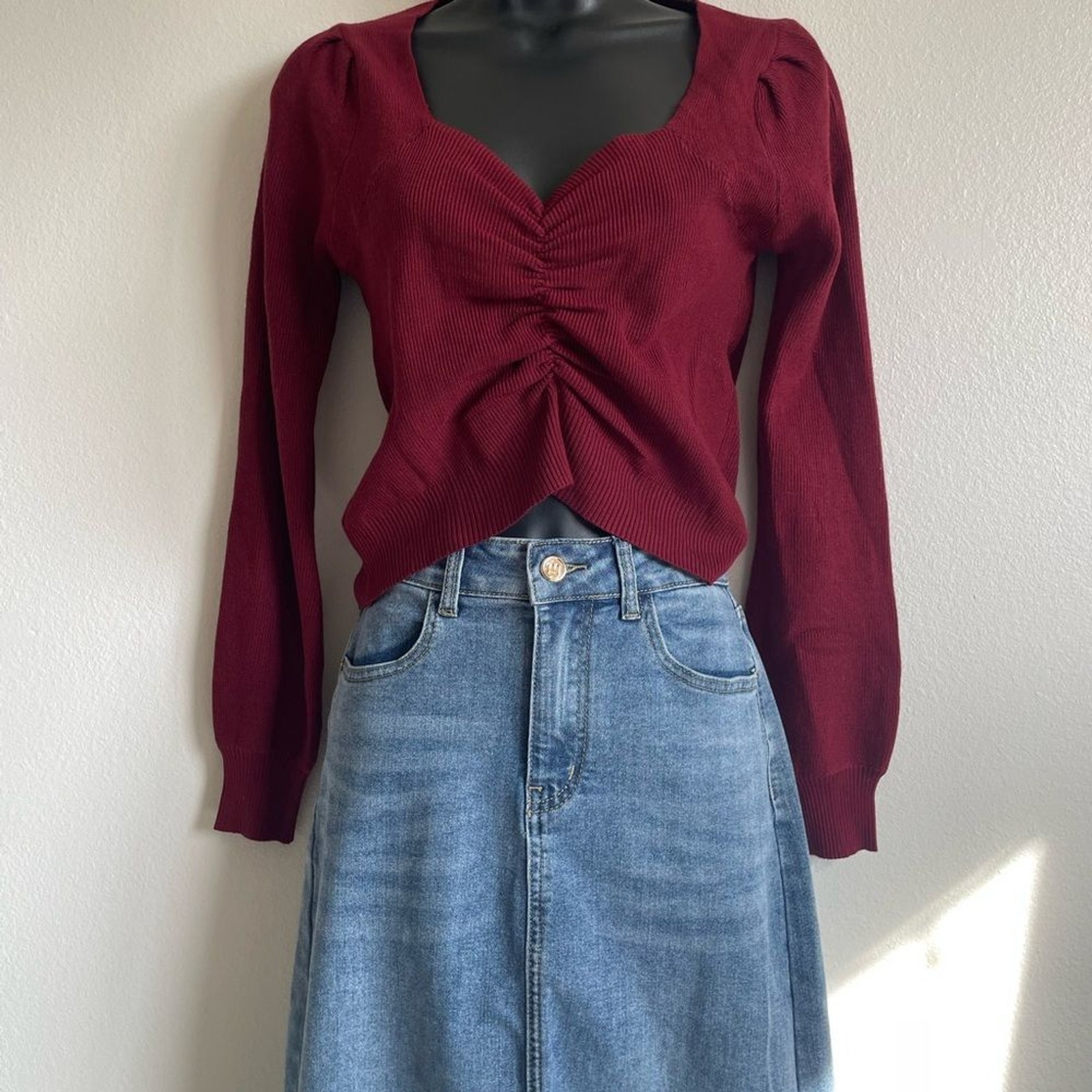 Pretty Garden Ruched Knit top, Burgundy Sweet Heart Neck Cropped Long Sleeve NWT