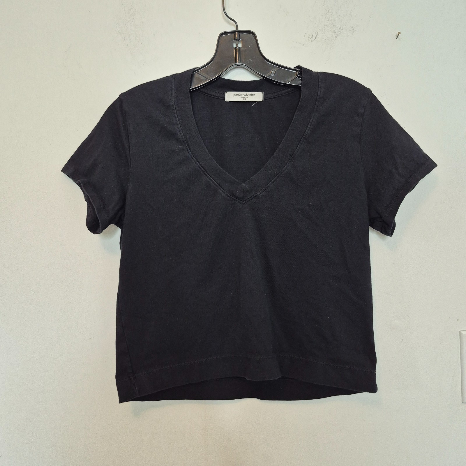 Perfectwhitetee Black Hendrix V-Neck Supima Cotton Boxy Short Sleeve T-Shirt XS