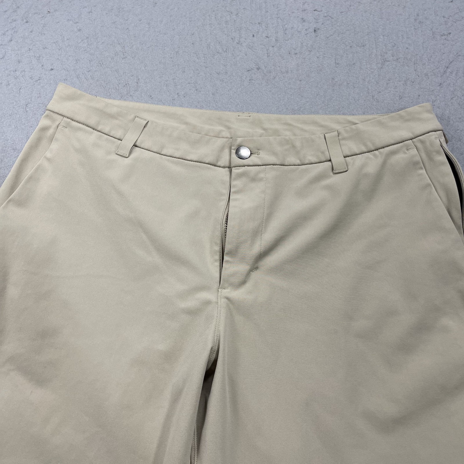 Lululemon Shorts Mens 34 Beige Chino Commission Classic 10 In Warpstreme Golf