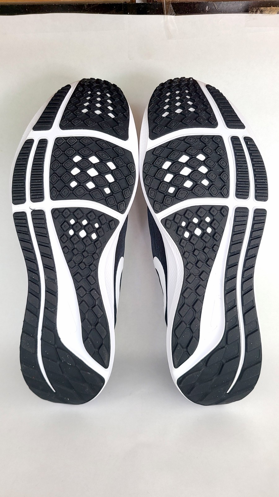 Nike Air Zoom Pegasus 39 Running Shoes Men’s Size 13 Black White DH4071-001 NEW
