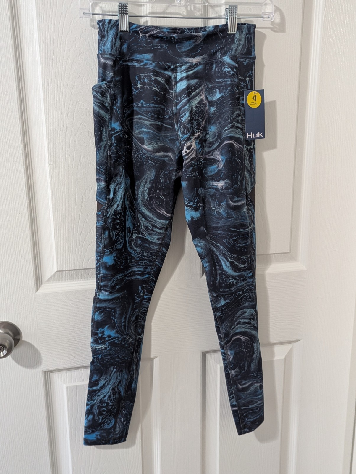 NEW! Huk Reel On Stone Shore Volcanic Ash Leggings Women’s Size Small NWT