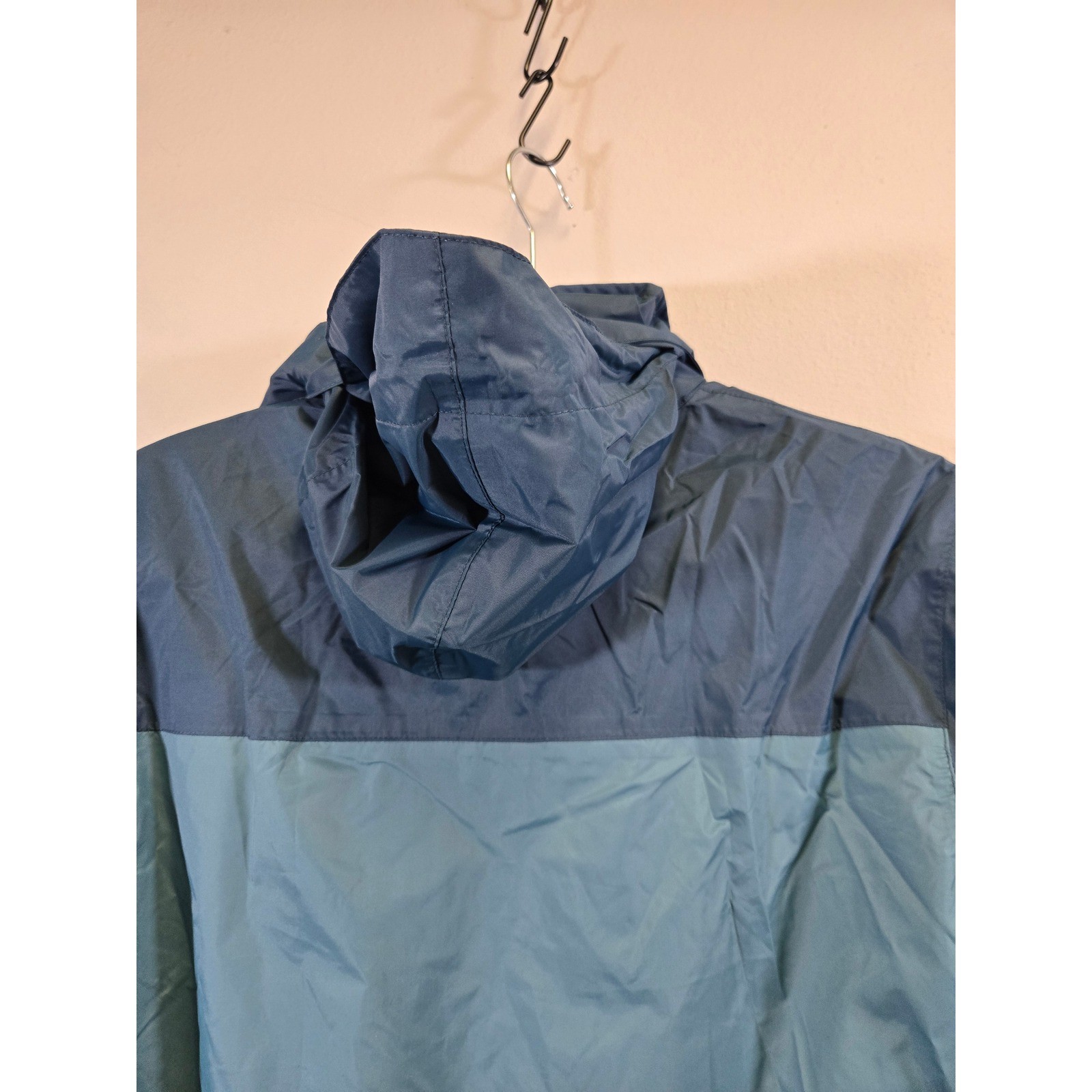 Outdoor Ventures Hiking Rain Jacket Windbreaker Sealed Seams Blue Small