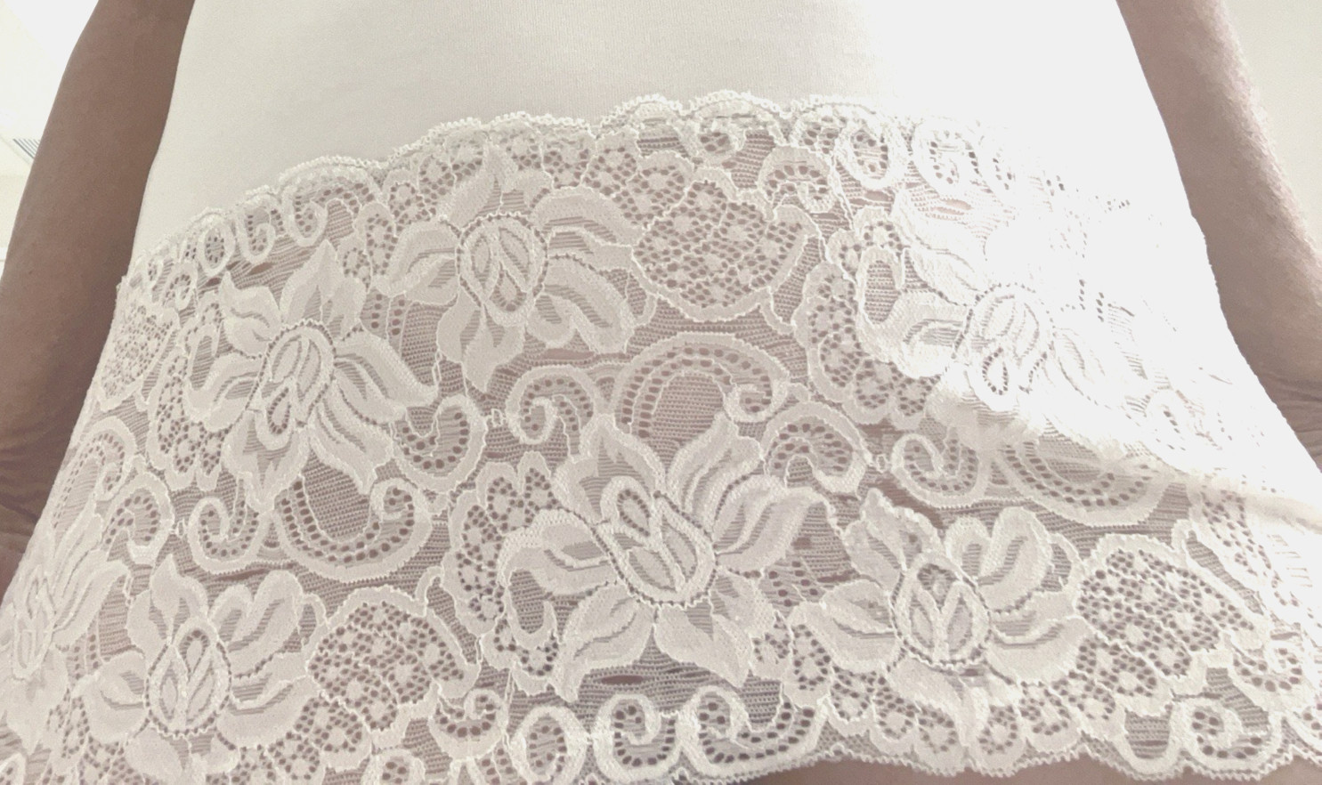 Women V Neck Camisole Tank Top Thin Strap Lace Trim Soft Lace Cami Top