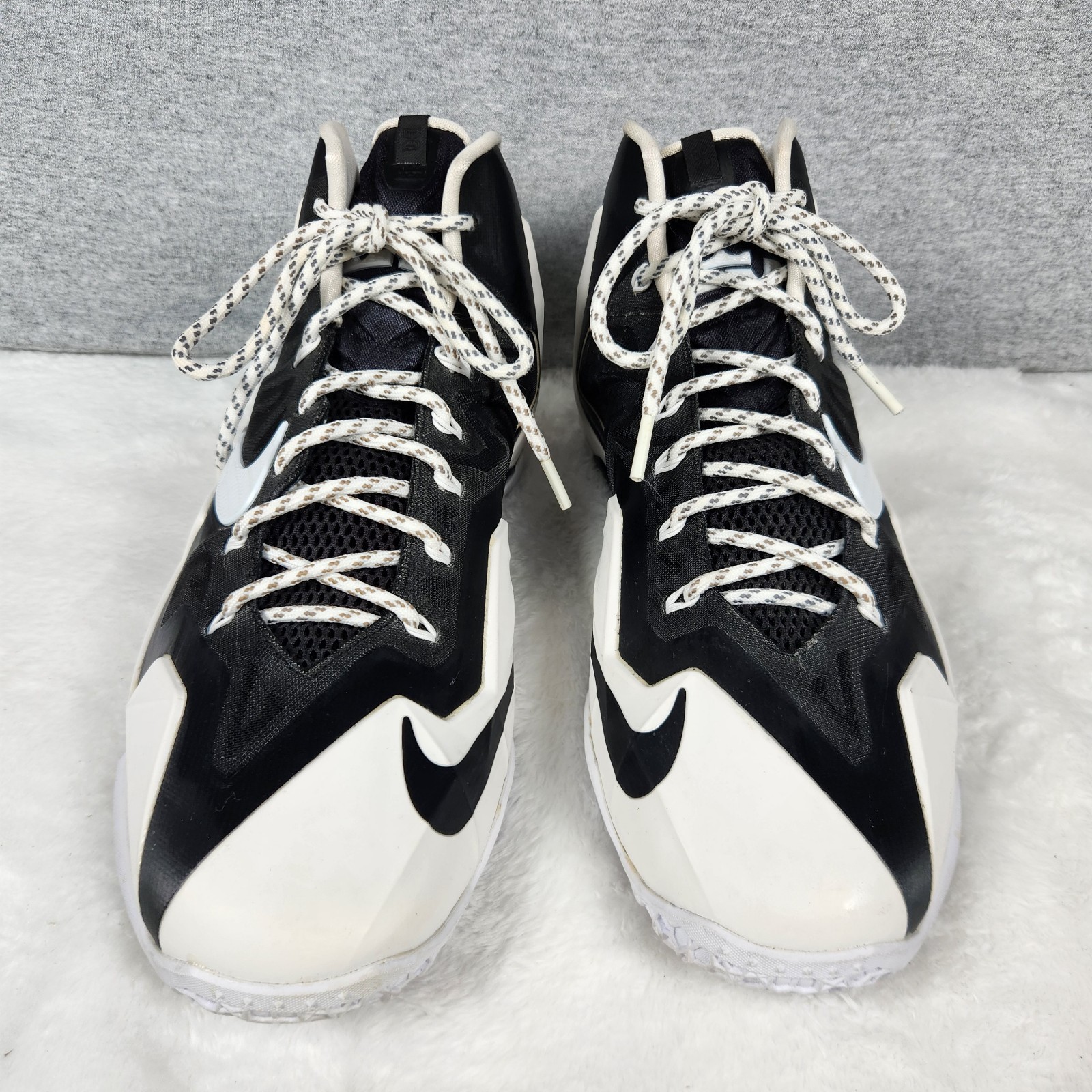 LeBron LIVEWIRE Size 13 Black & White 641216-993 NIKEiD Mint Condition