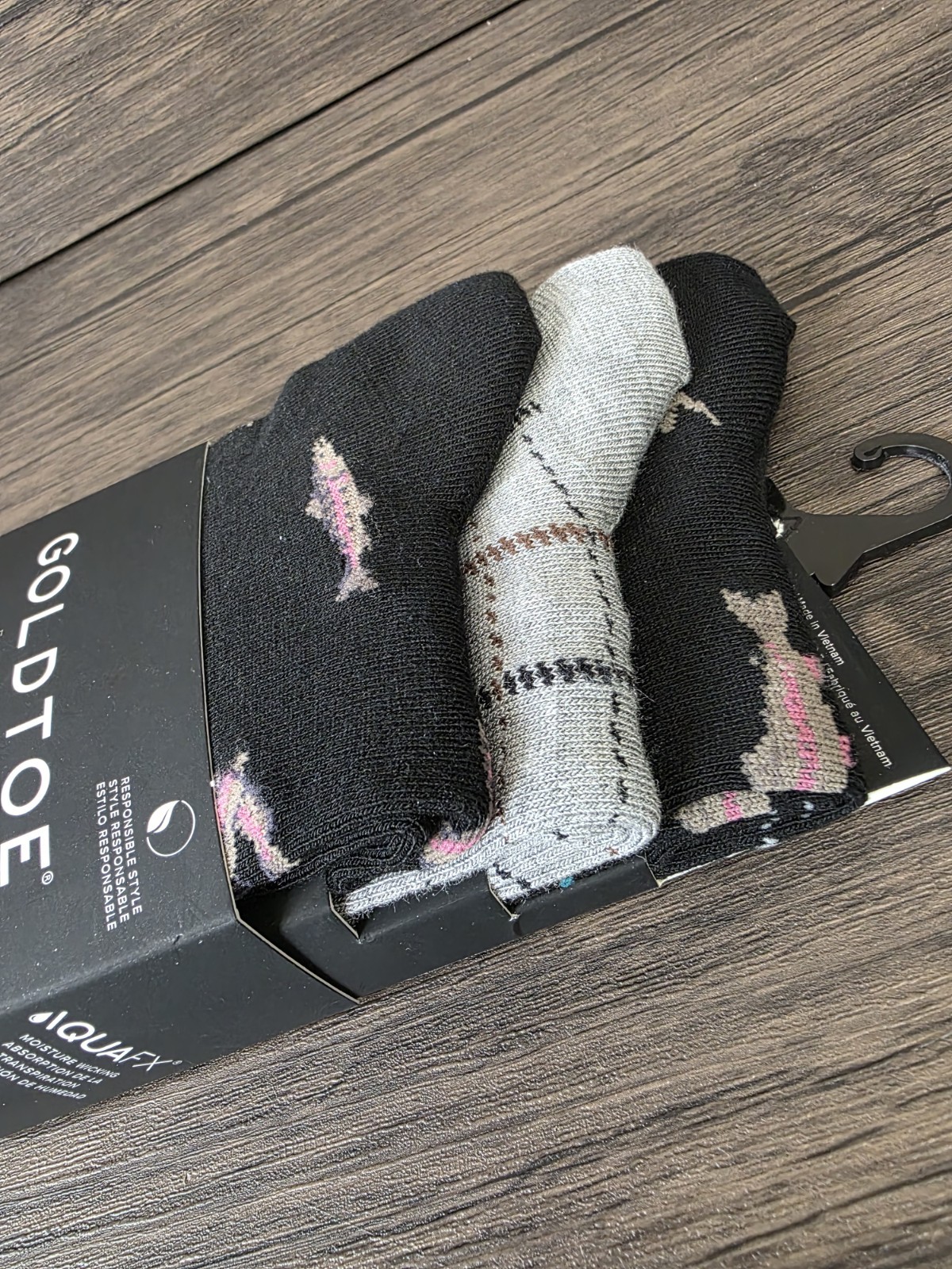 GOLD TOE Crew Socks 3 Pairs Rainbow Trout/Gray/Black Size 6-12.5