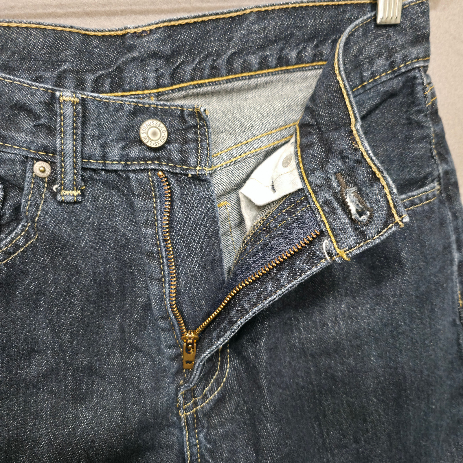 Levi’s 505 Men’s Denim Blue Jeans Straight Leg Size 31X34 Actual 30X32