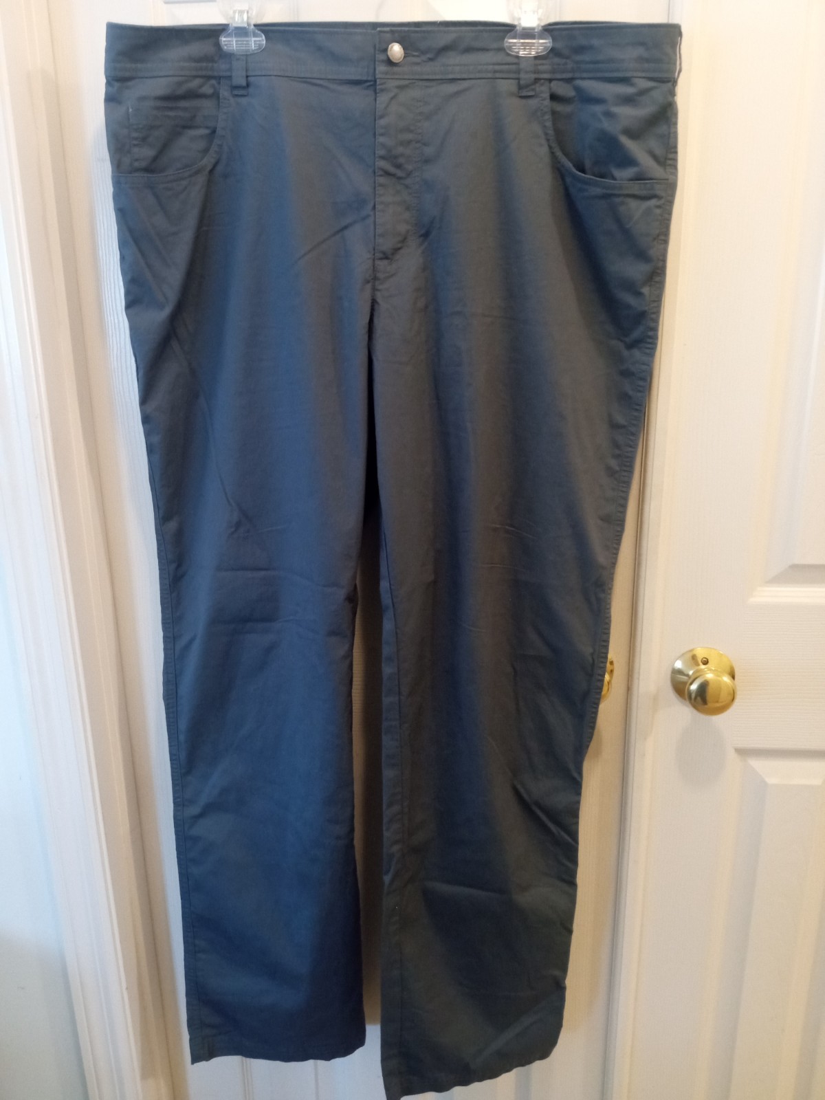 men’s columbia khaki pants/40×34/97 cotton 3 elestane/gray/nos?/no tags