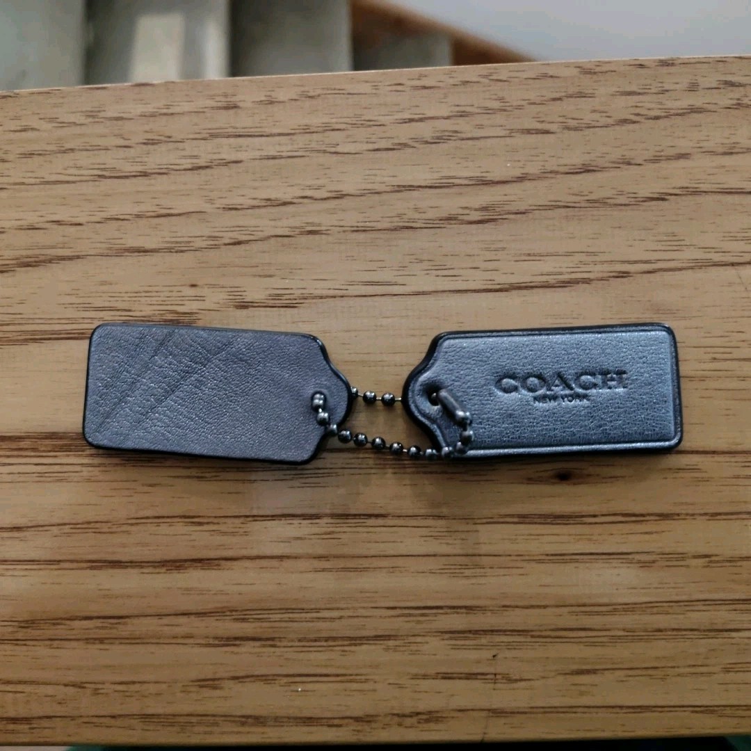 COACH SILVER METALLIC 2.25″ LEATHER KEY FOB BAG CHARM KEYCHAIN HANGTAG TAG