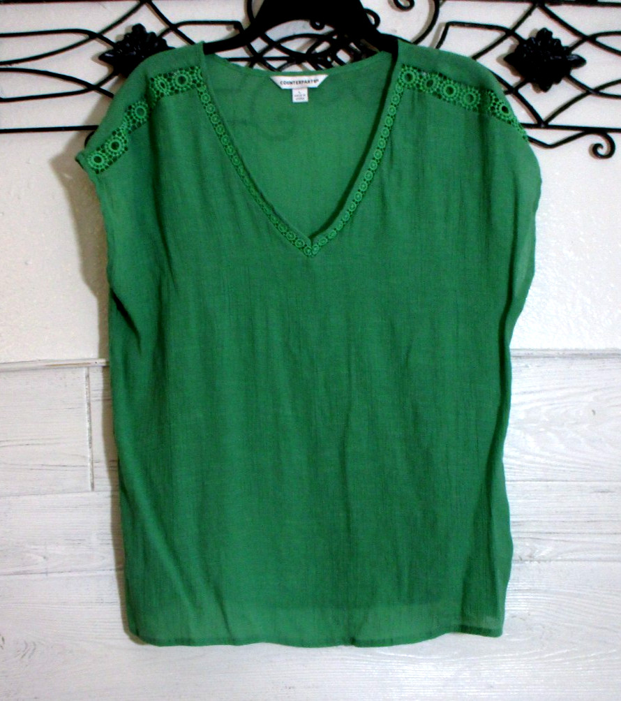 Counterparts Top Women’s Size L Green Short Sleeve V Neck