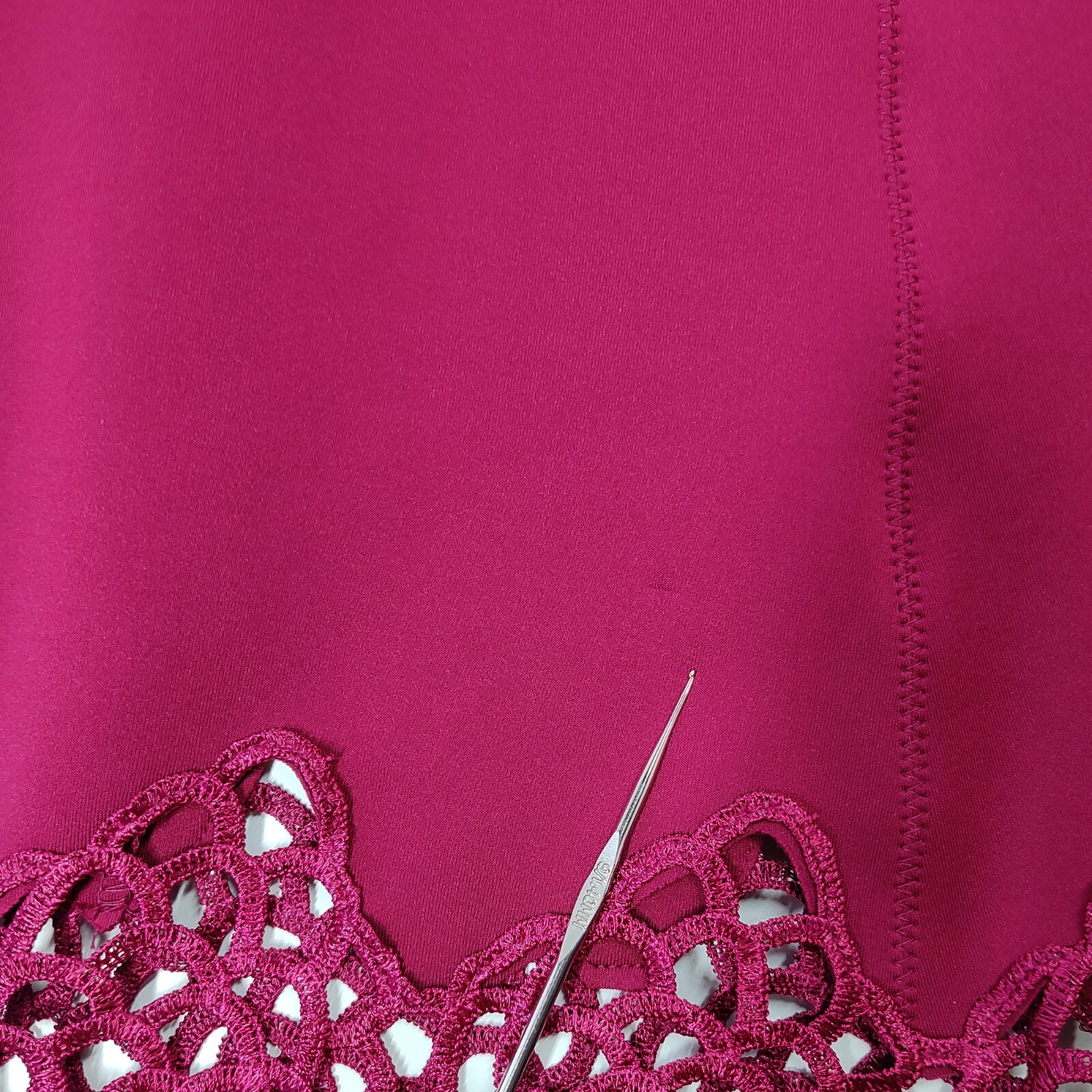 Maia Raspberry Pink Neoprene Dress Midi Lace Hem Sleeveless V-Neck Party M 6