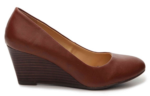 Report Vasco wedge pump tan brown 2.5 ” heels sz 9 Med NEW