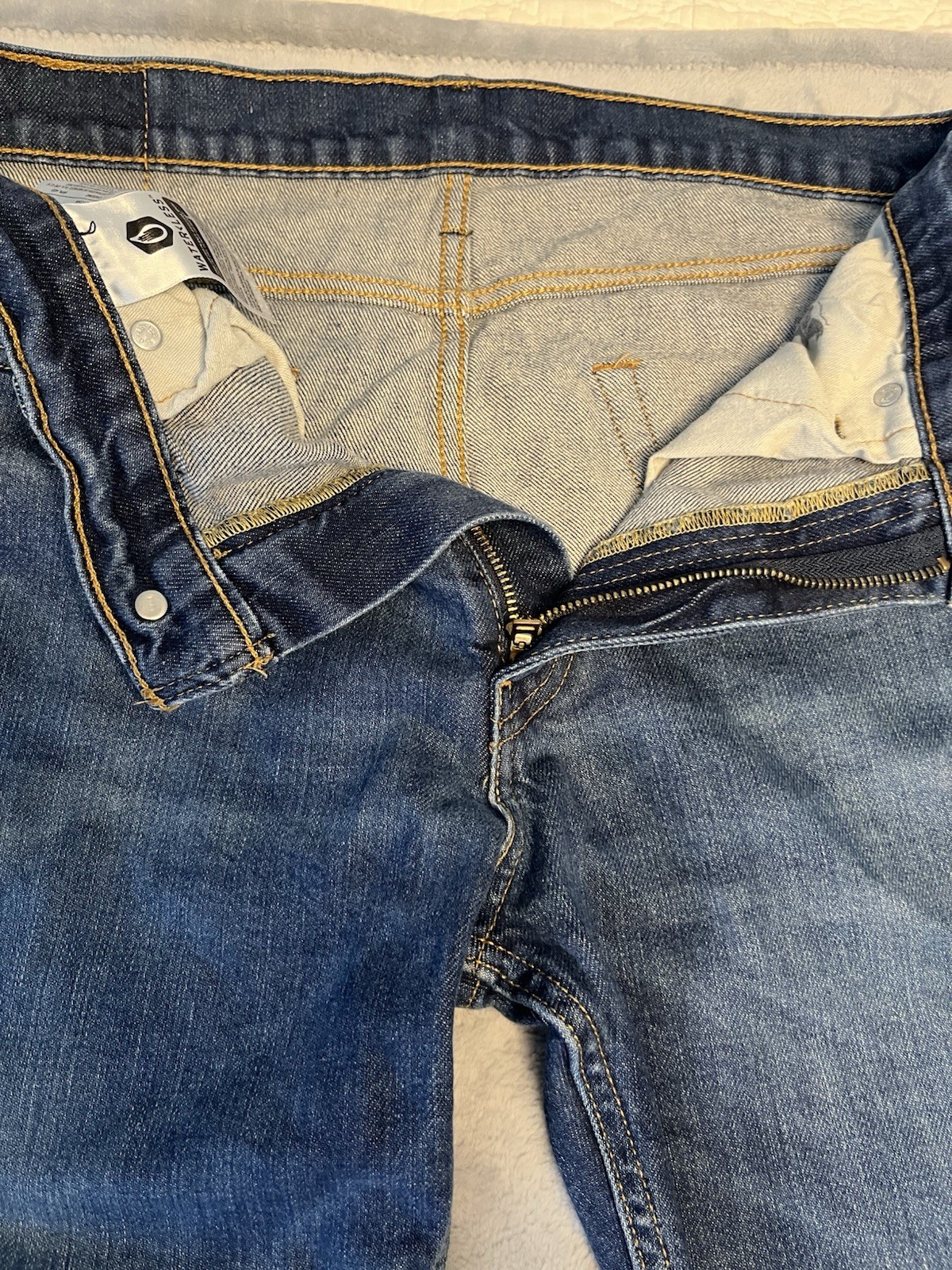 Levi’s Men’s Blue Slim Tapered Low Rise Denim Jeans Medium Wash Water Less
