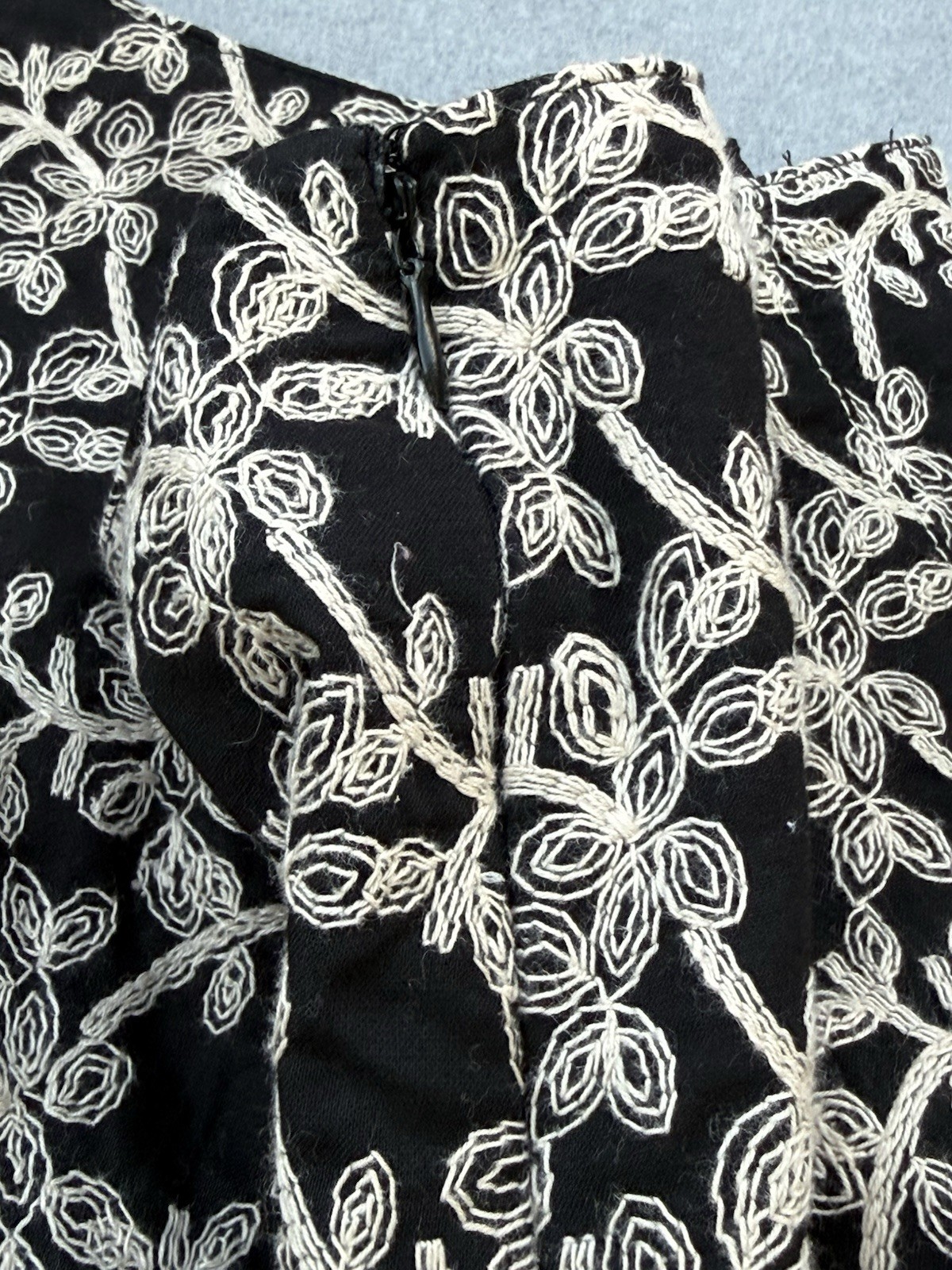 Axcess Black White Embroidered Floral A-Line Knee Length Skirt Size 12 Lined