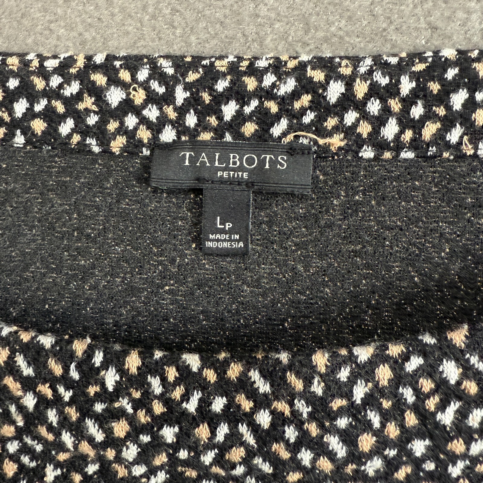TALBOTS Petite 3/4 Sleeve Pearl Button Cuff Bateau Neckline In Confetti Print LP