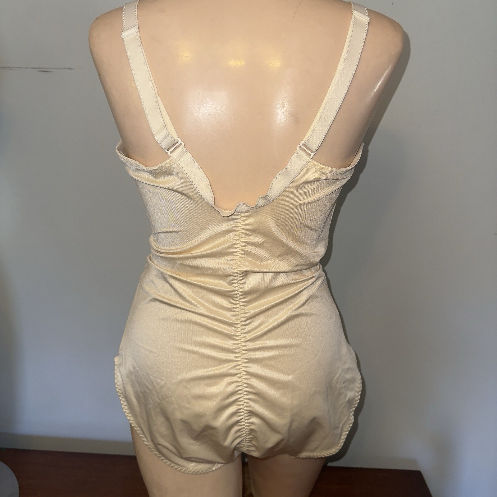 Chantelle Shaping Tummy Control Shapewear Bodysuit Beige Underwire Bra Girdle 40
