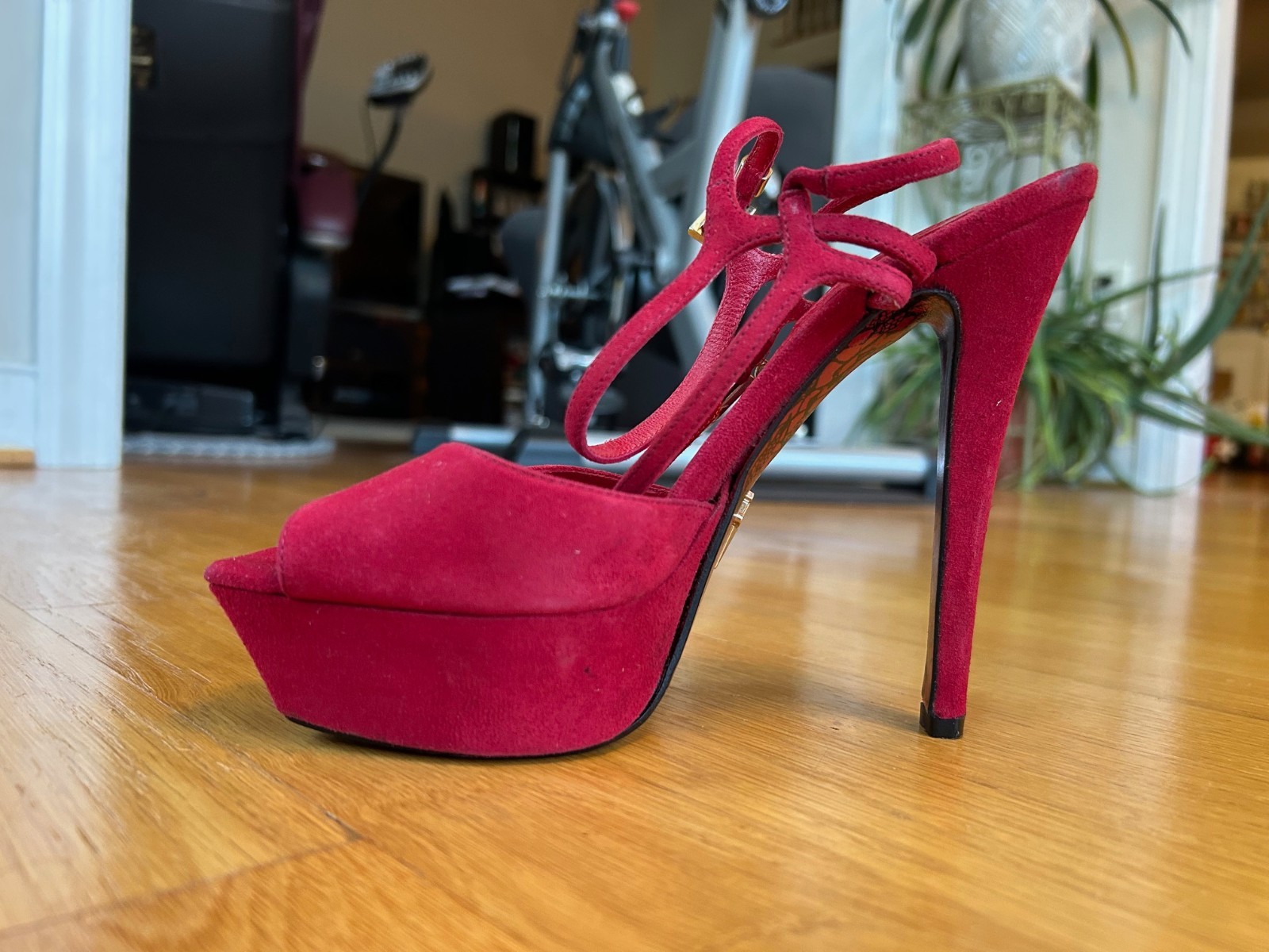 CESARE PACIOTTI Red Suede Platform Sandals Gold-Tone Charm SZ 5 IT 35 Good Cond.