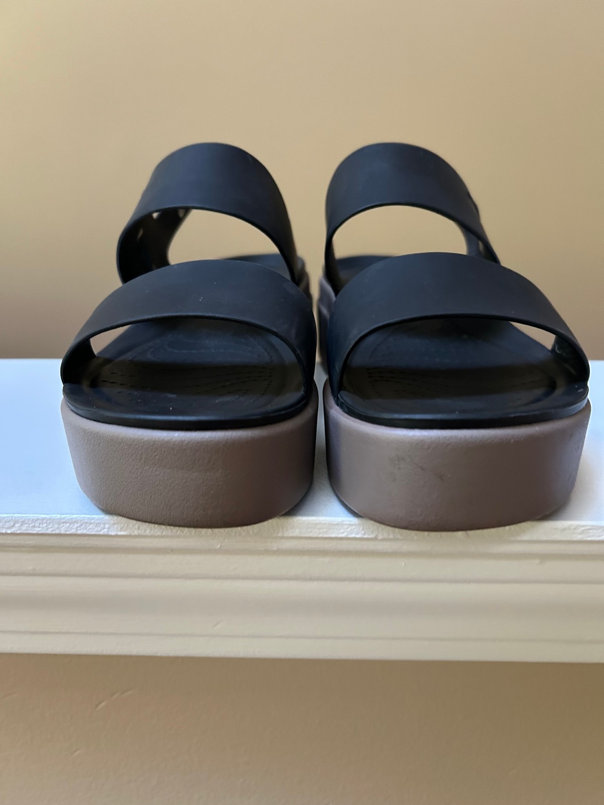 CROCS Brooklyn Low Wedge Sandal Womens 7 Very good CONDITION! Black & Mushroom