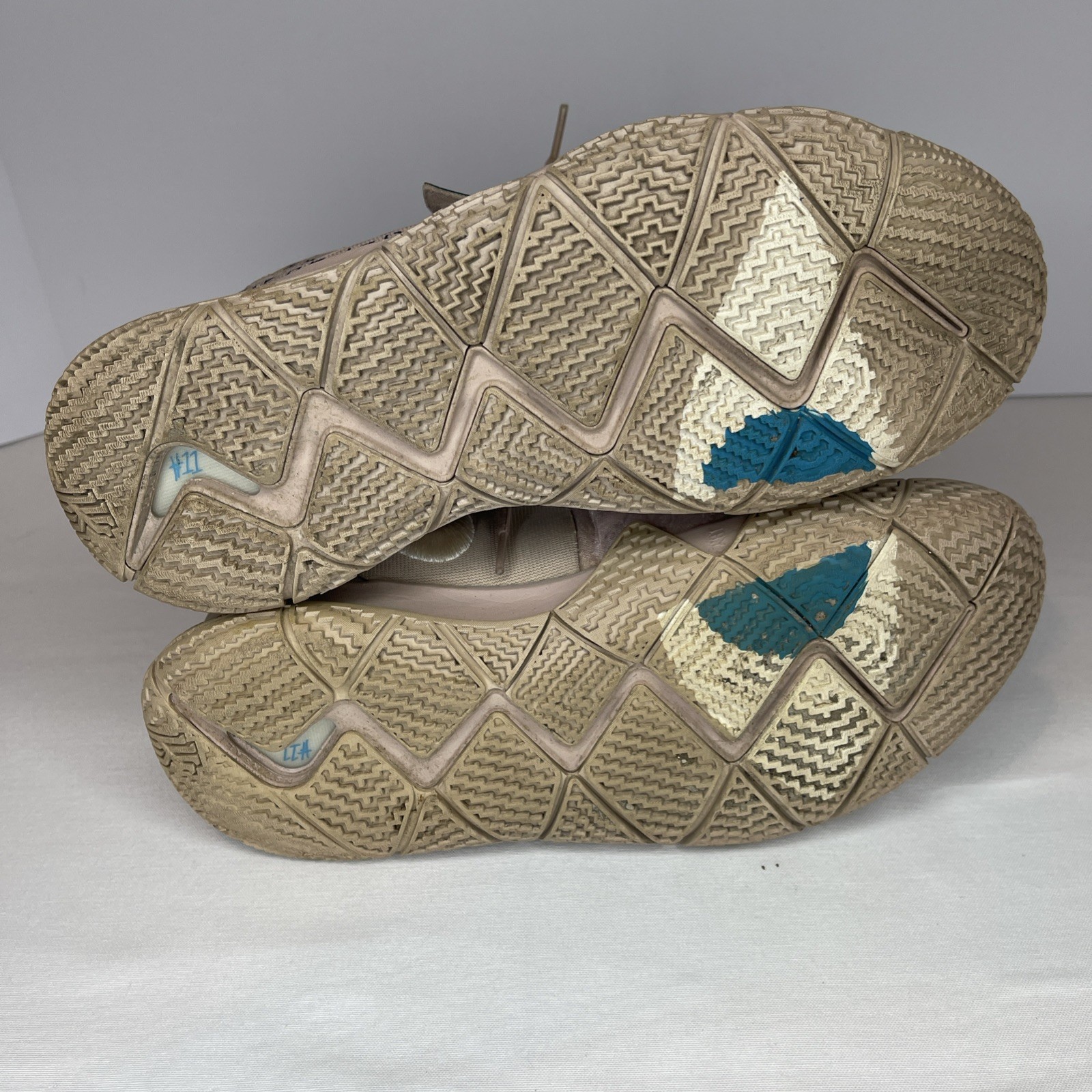 Size 10.5 – Nike Kybrid S2 Desert Camo USED/READ