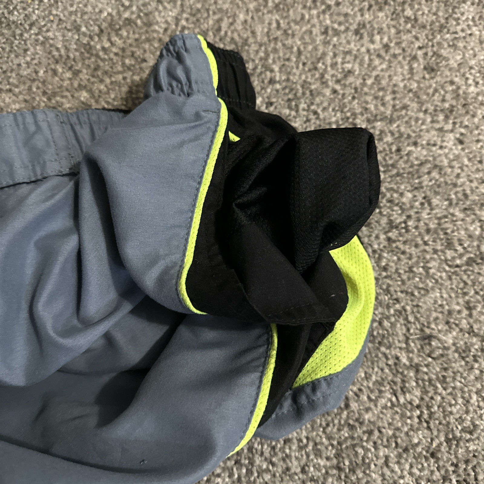 Nike Swim Trunks Men’s M Gray Black Core Contend Volley Mesh Lined Side Pocket