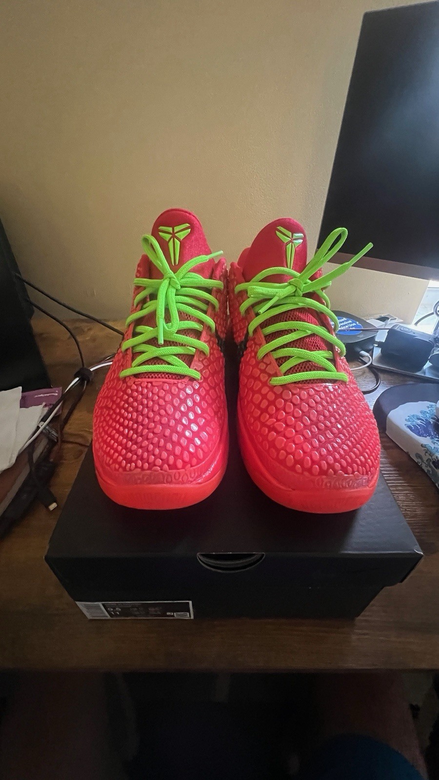 Nike Kobe Bryant Low – Reverse Grinch – **VNDS** Size 9