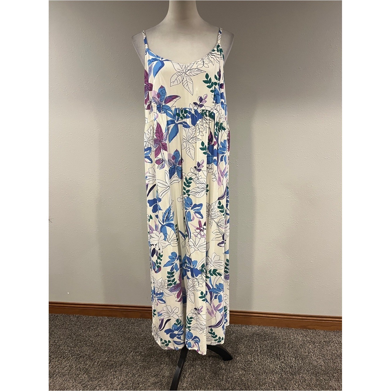 Isabel Floral Maxi Dress with tie back size extra large