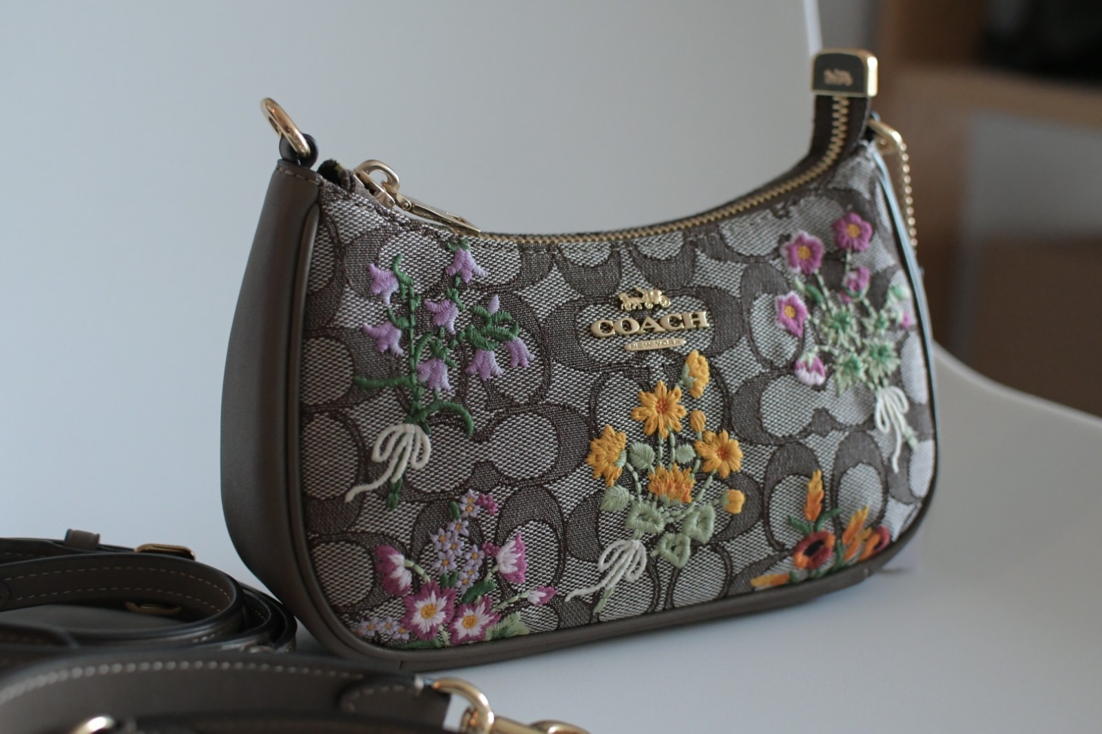US duties incl.❣ Coach Teri Mini Bag in Signature Jacquard w/ Floral Embroidery