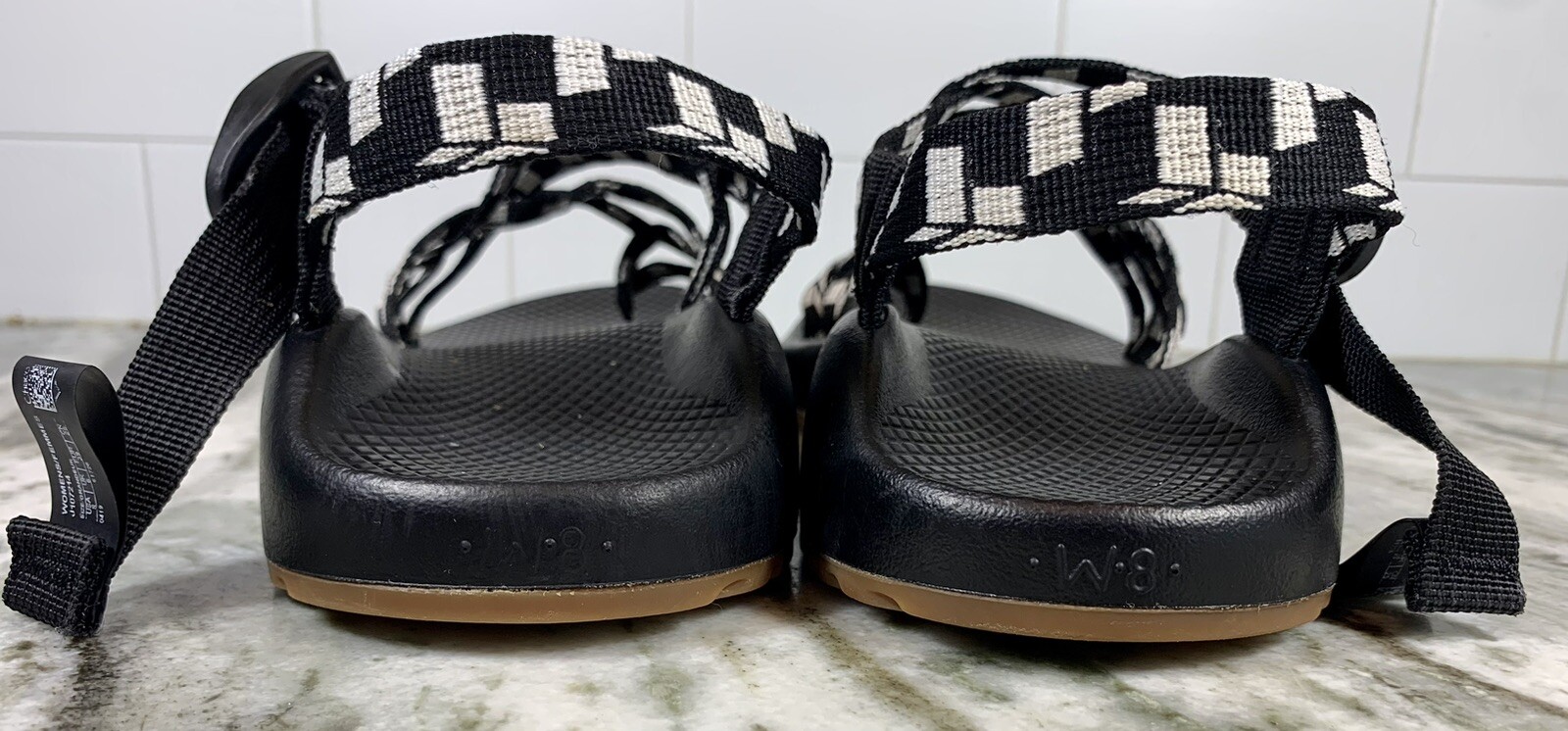 Size 8 – Chaco ZX/2 Women’s Classic Strappy Sport Sandals. Black White J107214